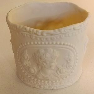 🎉2/$16 Cameo Vase Keepsake Makeup Brush Holder